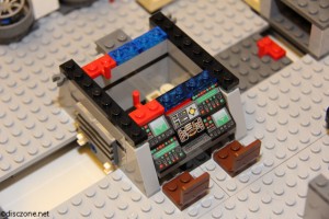 7965 Millennium Falcon - Central Console 1